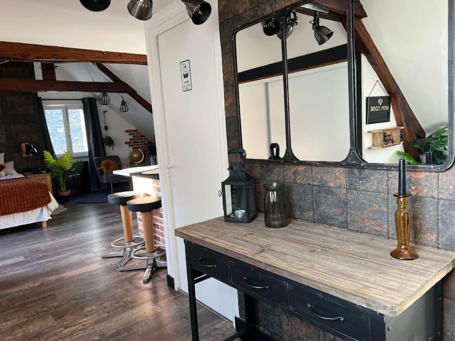 Le Saint Julien Au Coeur Du Centre Historique De Châteaugiron Extérieur photo